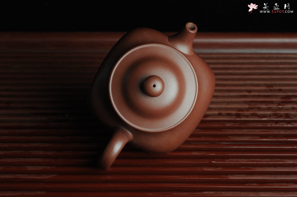 紫砂壶图片：美壶特惠 精工四方莲台 茶人醉爱 仅此一只 - 宜兴紫砂壶网