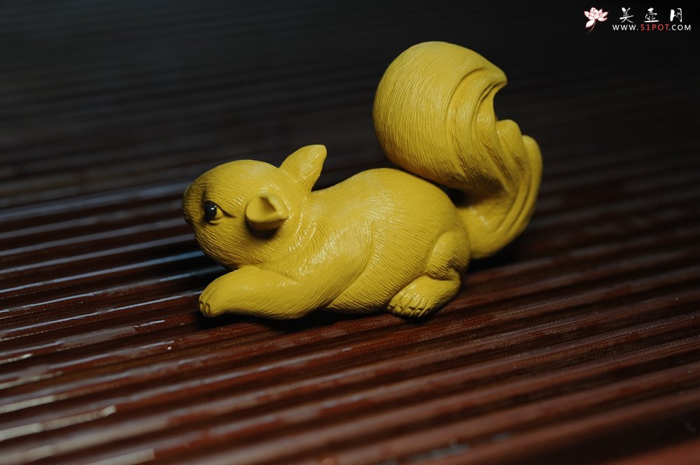 紫砂壶图片：美宠特惠 精致手工茶宠段泥拉毛松鼠 神态可掬 有趣 - 宜兴紫砂壶网