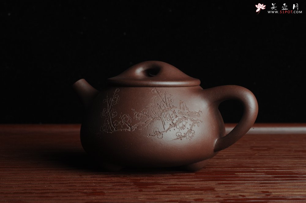 紫砂壶图片：美壶特惠 经典平盖小石瓢 满瓢（景舟石瓢）装饰梅花 泥料超好高档包装一壶二杯 做工灰常精致 - 宜兴紫砂壶网