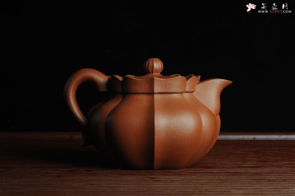 紫砂壶图片：优质清水泥精品莲花僧帽 难度大 线条干净利落 - 宜兴紫砂壶网