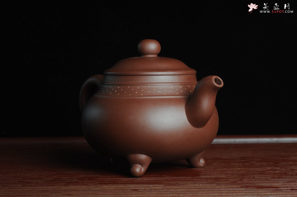 紫砂壶图片：美壶特惠三足鼎立玉鼎壶 做工精致 - 宜兴紫砂壶网