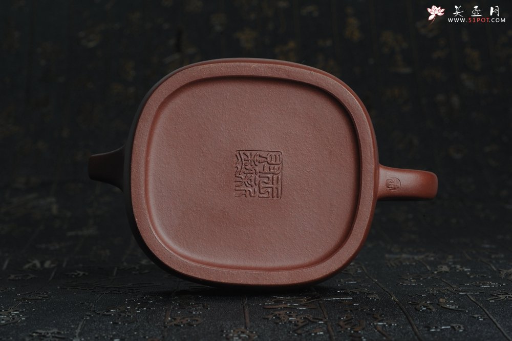 紫砂壶图片：美壶特惠 做工精致四方德中 陈俊儒文气装饰 - 宜兴紫砂壶网