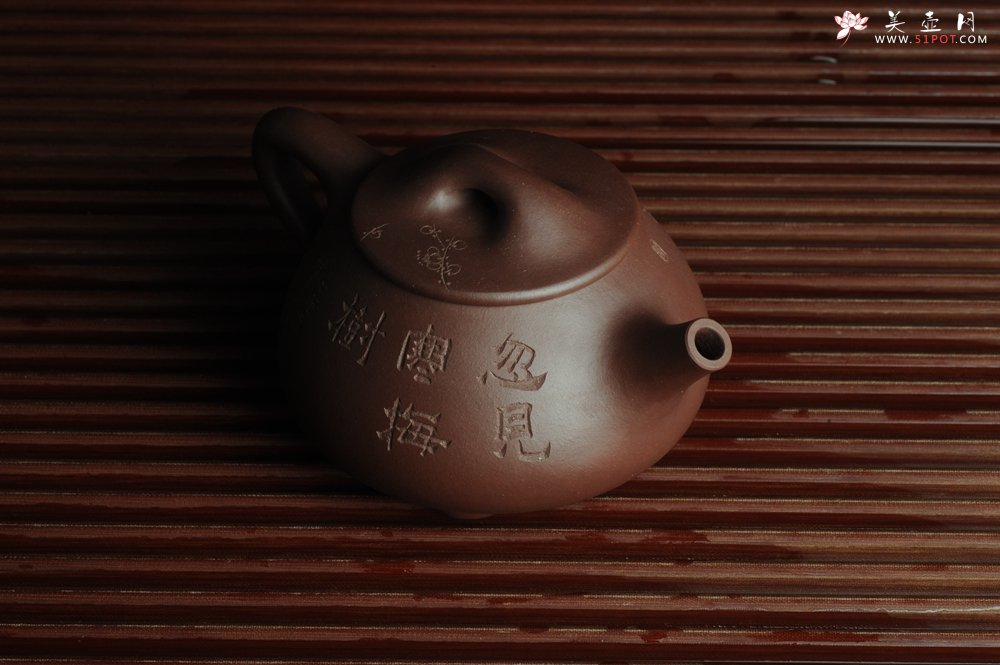 紫砂壶图片：美壶特惠 经典平盖小石瓢 满瓢（景舟石瓢）装饰梅花 泥料超好高档包装一壶二杯 做工灰常精致 - 宜兴紫砂壶网
