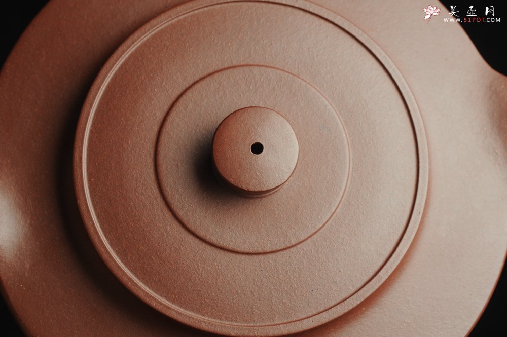 紫砂壶图片：美壶特惠 曼生周盘 通景山水 做工超精致 茶人醉爱 - 宜兴紫砂壶网