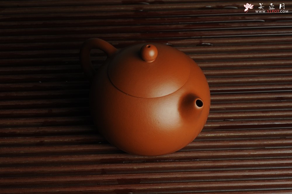 紫砂壶图片：美壶年底特惠 优质金黄朱泥 精工西施  - 宜兴紫砂壶网