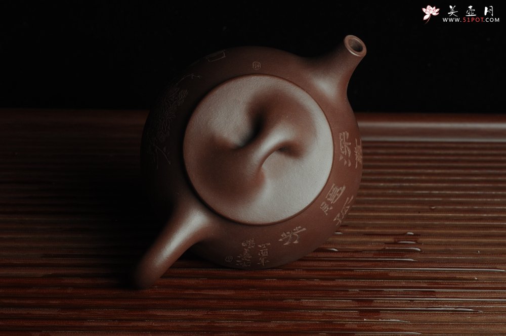 紫砂壶图片：美壶特惠 深丛隐孤芳 经典平盖小石瓢 满瓢（景舟石瓢）装饰菊花 泥料超好高档包装 做工灰常精致 - 宜兴紫砂壶网