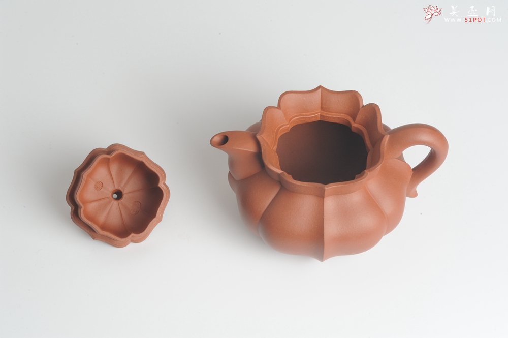 紫砂壶图片：优质清水泥精品莲花僧帽 难度大 线条干净利落 - 宜兴紫砂壶网