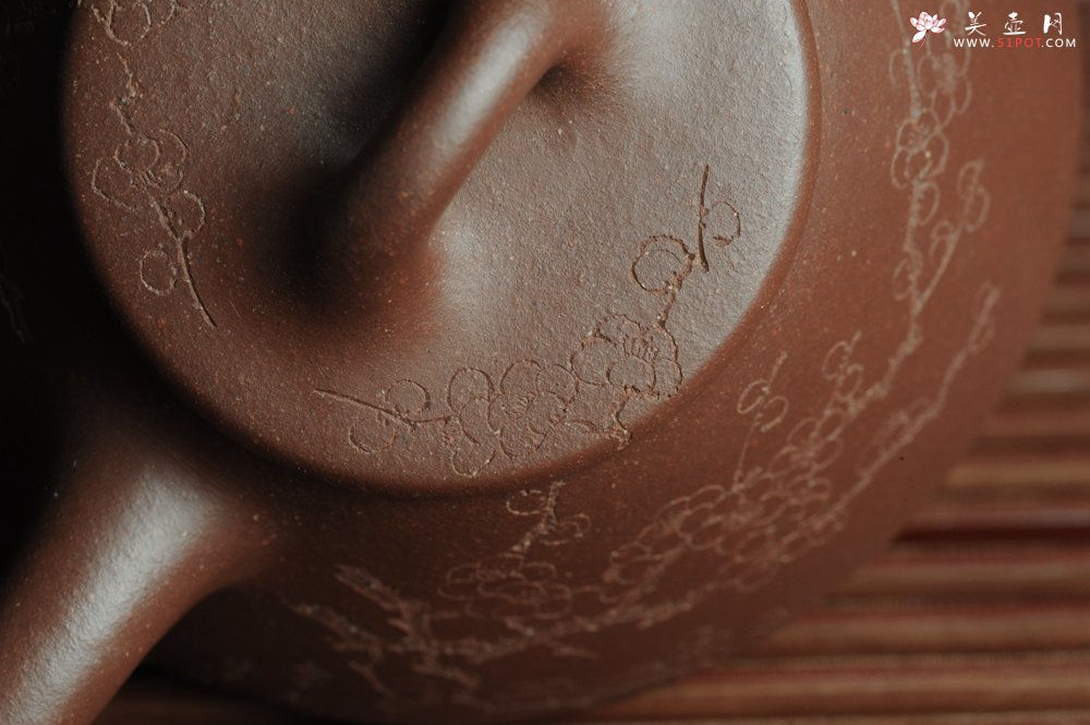 紫砂壶图片：优质紫泥 全手工摹古子冶石瓢 骨肉匀挺 清茗堂助工文气装饰通转梅花 暗香袭来 - 宜兴紫砂壶网