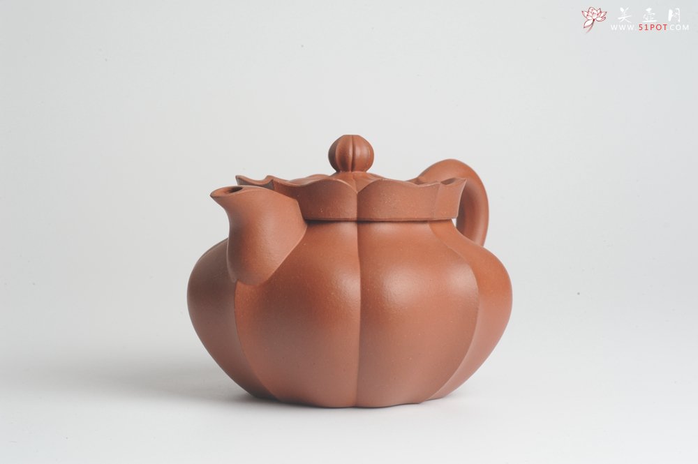 紫砂壶图片：优质清水泥精品莲花僧帽 难度大 线条干净利落 - 宜兴紫砂壶网