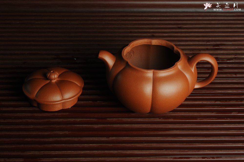 紫砂壶图片：美壶特惠 优质朱泥筋囊器漠上花开 做工精致 仅此一只 - 宜兴紫砂壶网