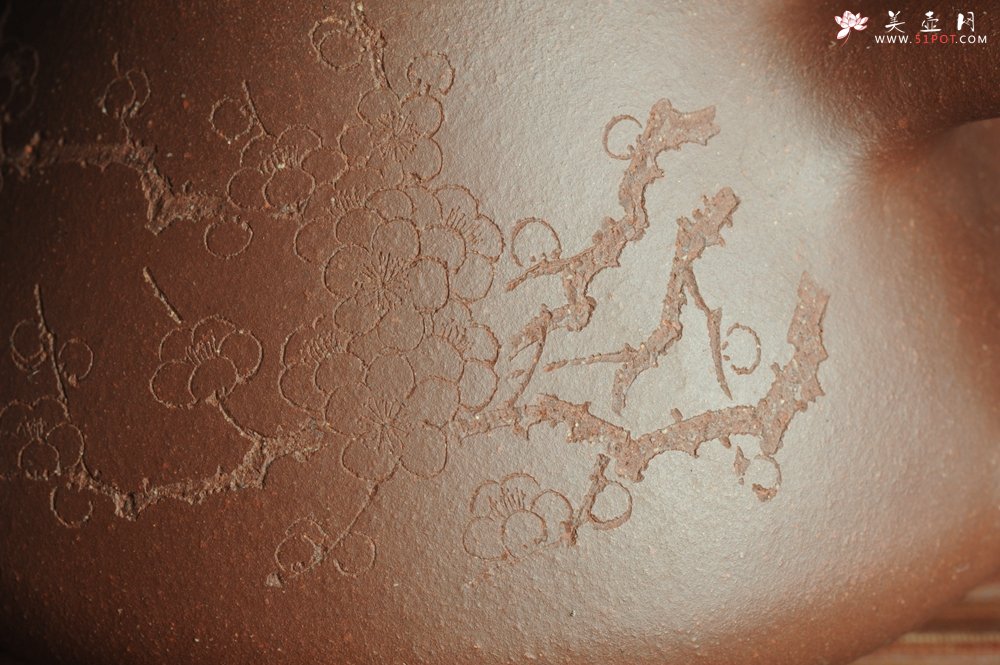 紫砂壶图片：优质紫泥 全手工摹古子冶石瓢 骨肉匀挺 清茗堂助工文气装饰通转梅花 暗香袭来 - 宜兴紫砂壶网