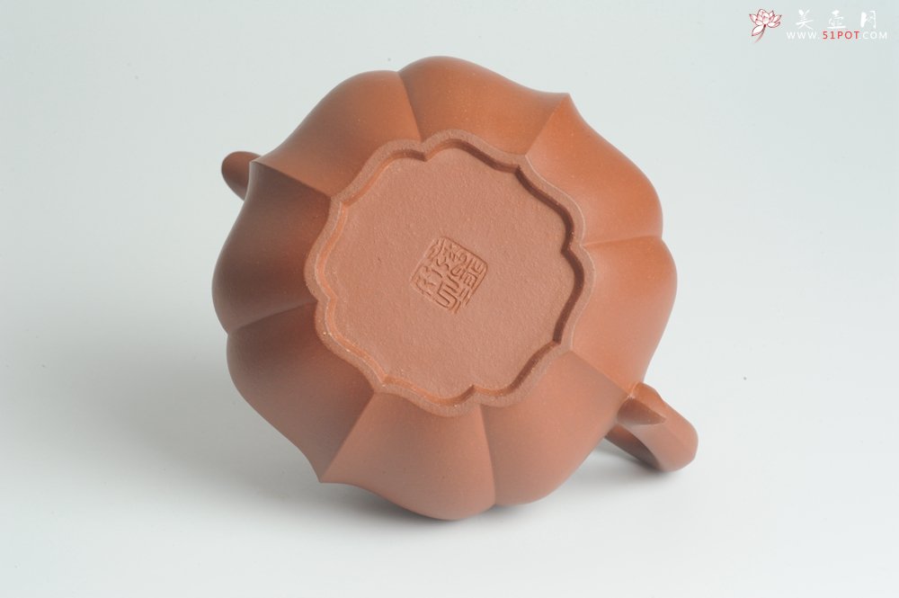 紫砂壶图片：优质清水泥精品莲花僧帽 难度大 线条干净利落 - 宜兴紫砂壶网