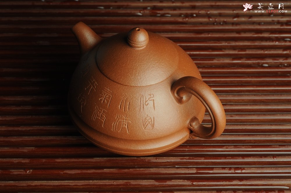 紫砂壶图片：美壶特惠 油润降坡泥 玉笠壶 出水如柱 仰山水清气 极天地大观 - 宜兴紫砂壶网