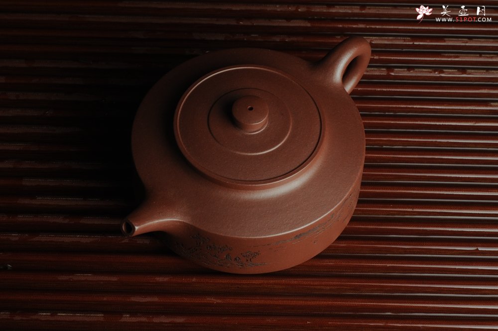 紫砂壶图片：美壶特惠 曼生周盘 通景山水 做工超精致 茶人醉爱 - 宜兴紫砂壶网