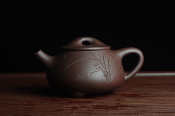 紫砂壶图片：美壶特惠 经典平盖小石瓢 满瓢（景舟石瓢）装饰兰花 泥料超好高档包装 做工灰常精致 - 宜兴紫砂壶网