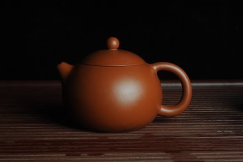 紫砂壶图片：美壶年底特惠 优质金黄朱泥 精工西施  - 宜兴紫砂壶网