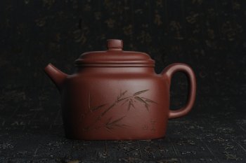 紫砂壶图片：美壶特惠 做工精致四方德中 陈俊儒文气装饰 - 宜兴紫砂壶网