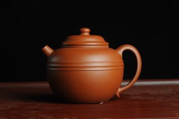 紫砂壶图片：美壶特惠 优质朱泥线玉圆壶 做工精致 仅此一只 - 宜兴紫砂壶网