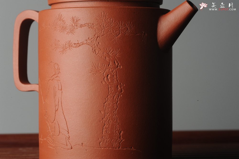 紫砂壶图片：美壶特惠 优质老清水泥文人小壶圆础 助工俞霞即兴装饰 月斜诗梦瘦 风散墨花香 - 宜兴紫砂壶网