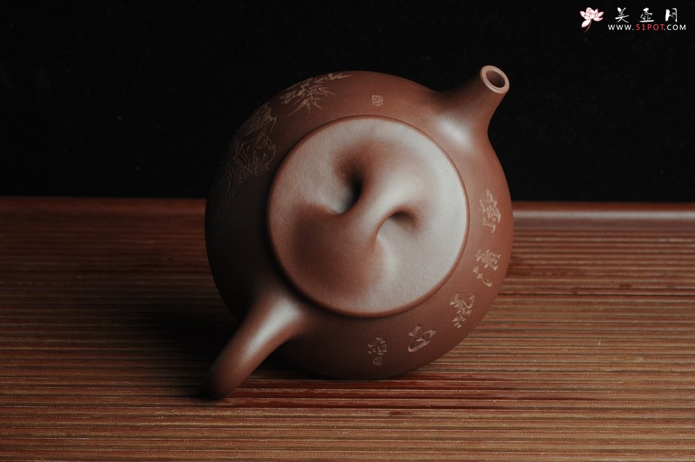 紫砂壶图片：贺岁新品 优质紫茄泥全手工高士竹图 风清气正满瓢 - 宜兴紫砂壶网