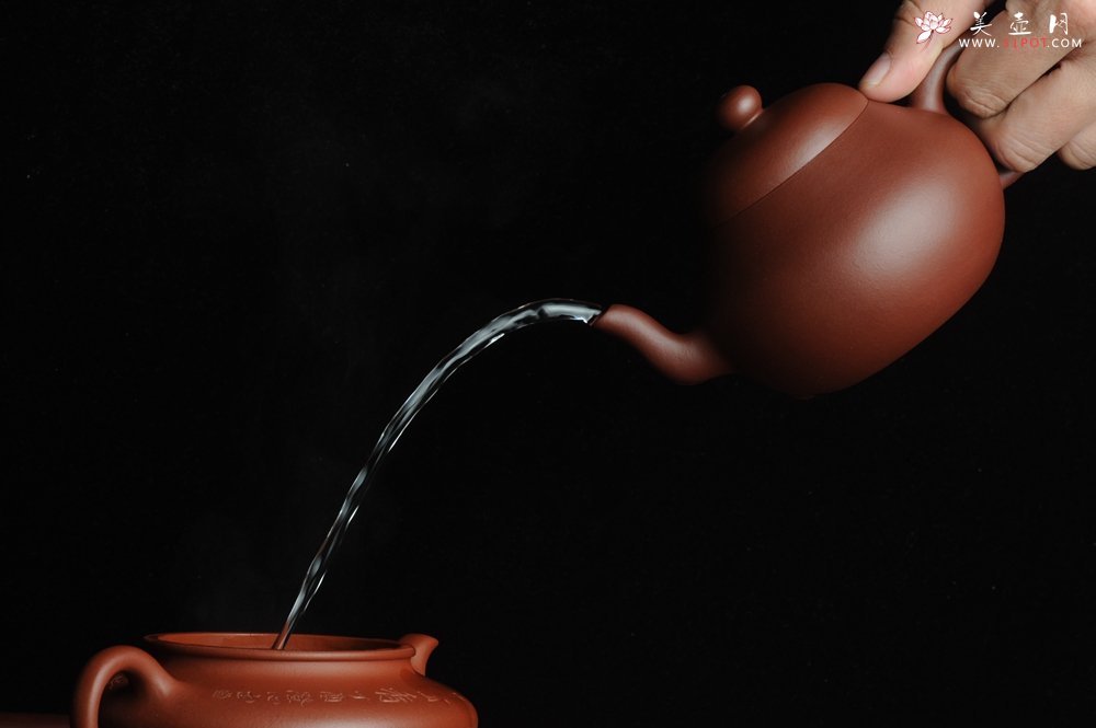 紫砂壶图片：美壶特惠 全手工精品秀雅梨形壶 茶人醉爱 - 宜兴紫砂壶网