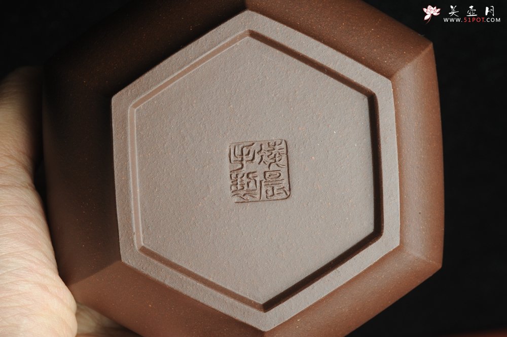 紫砂壶图片：美壶回馈壶友特惠 老紫泥精致全手工大彬六方 - 宜兴紫砂壶网