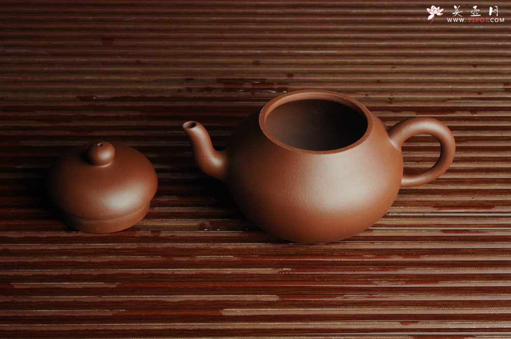 紫砂壶图片：美壶特惠 全手工精品秀雅梨形壶 茶人醉爱 - 宜兴紫砂壶网