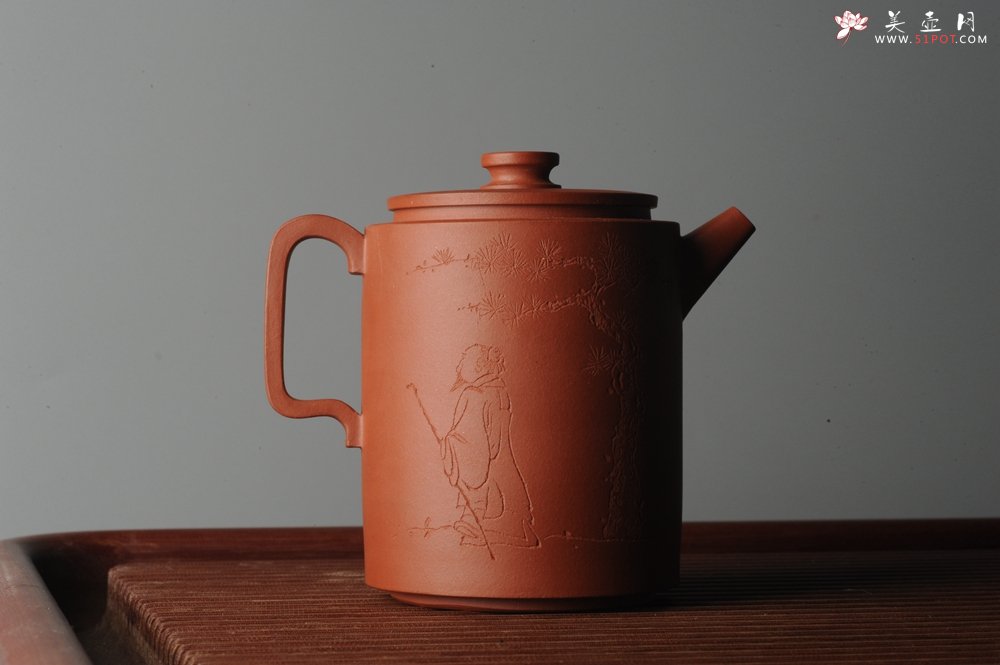 紫砂壶图片：美壶特惠 优质老清水泥文人小壶圆础 助工俞霞即兴装饰 月斜诗梦瘦 风散墨花香 - 宜兴紫砂壶网