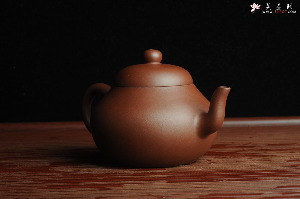 紫砂壶图片：美壶特惠 全手工精品秀雅梨形壶 茶人醉爱 - 宜兴紫砂壶网