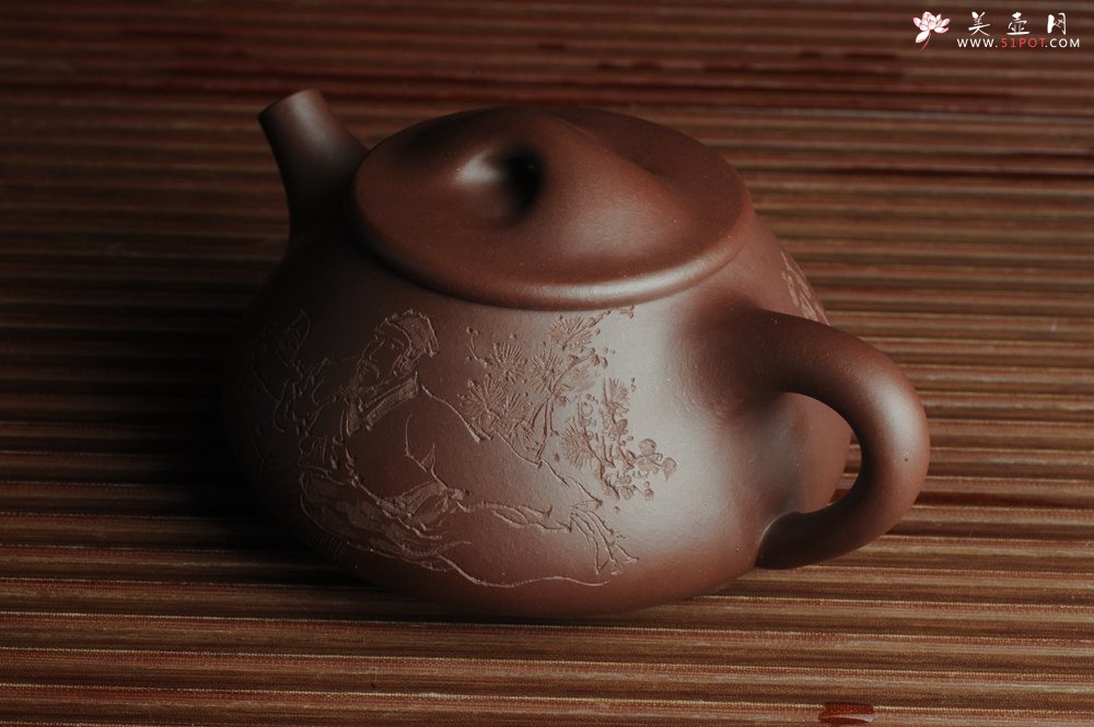 紫砂壶图片：贺岁新品 优质紫茄泥全手工高士煮茶图 茶亦醉人 文气满瓢 - 宜兴紫砂壶网