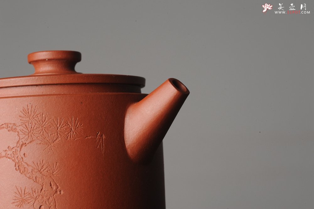 紫砂壶图片：美壶特惠 优质老清水泥文人小壶圆础 助工俞霞即兴装饰 月斜诗梦瘦 风散墨花香 - 宜兴紫砂壶网