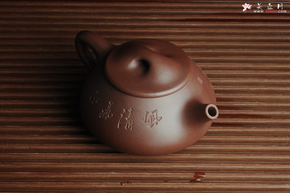 紫砂壶图片：贺岁新品 优质紫茄泥全手工高士竹图 风清气正满瓢 - 宜兴紫砂壶网