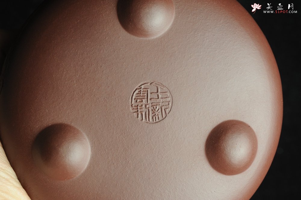 紫砂壶图片：优质紫茄泥全手工山水满瓢 雨过山色清 - 宜兴紫砂壶网