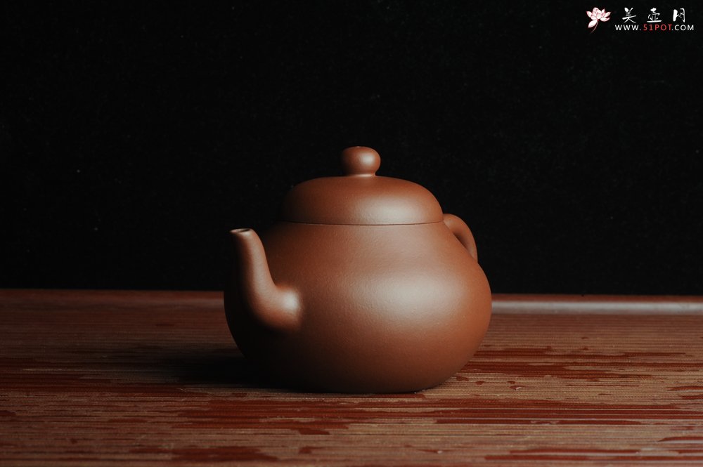 紫砂壶图片：美壶特惠 全手工精品秀雅梨形壶 茶人醉爱 - 宜兴紫砂壶网