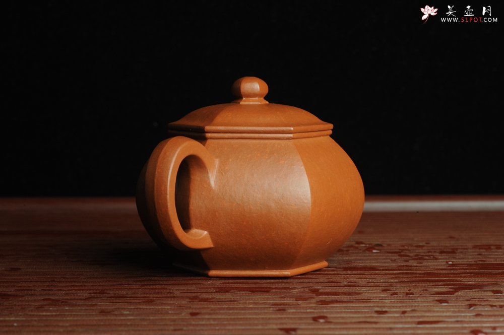 紫砂壶图片：张海莊突破之作 全手工六方宫灯 粗砂朱泥收缩大 成型难 朱砂金砂隐现 - 宜兴紫砂壶网