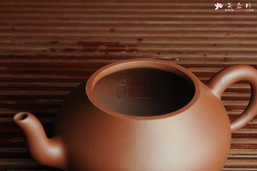 紫砂壶图片：美壶特惠 全手工精品秀雅梨形壶 茶人醉爱 - 宜兴紫砂壶网