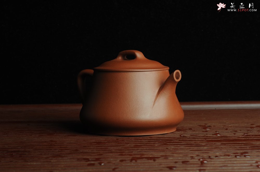 紫砂壶图片：美壶特惠 摹李寒勇影瓢 老清水泥 茶人醉爱 - 宜兴紫砂壶网
