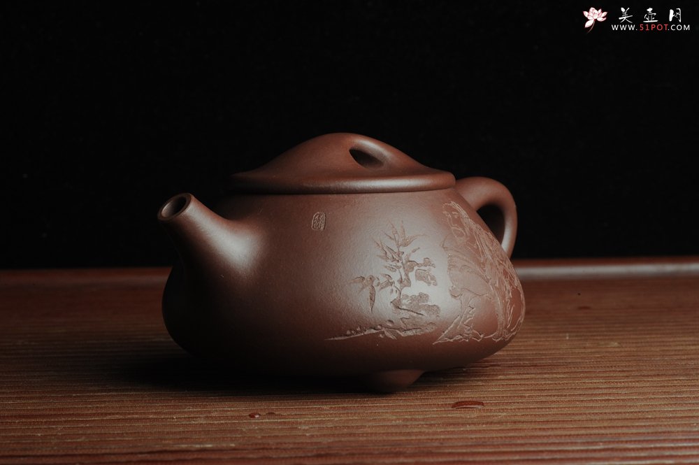 紫砂壶图片：贺岁新品 优质紫茄泥全手工高士竹图 风清气正满瓢 - 宜兴紫砂壶网