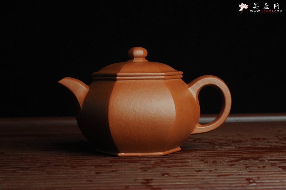 紫砂壶图片：张海莊突破之作 全手工六方宫灯 粗砂朱泥收缩大 成型难 朱砂金砂隐现 - 宜兴紫砂壶网