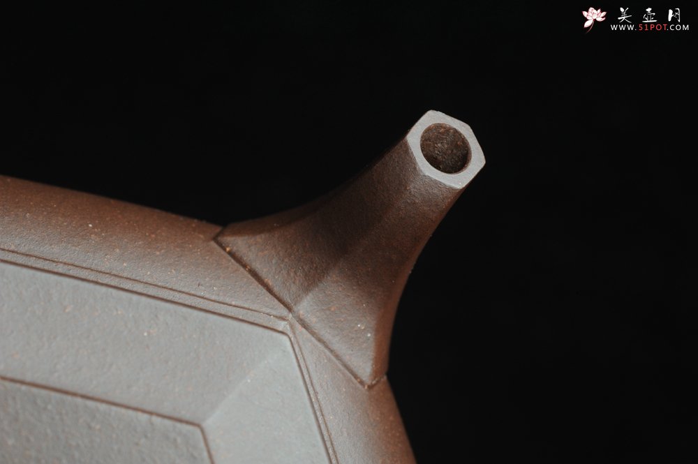 紫砂壶图片：美壶回馈壶友特惠 老紫泥精致全手工大彬六方 - 宜兴紫砂壶网