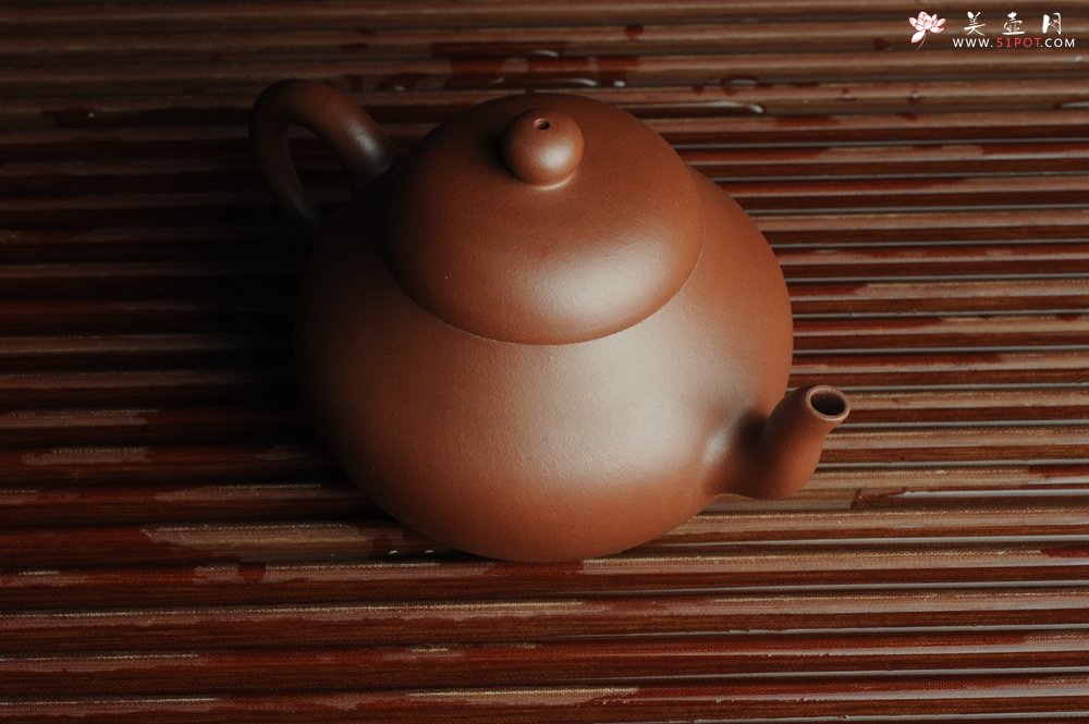 紫砂壶图片：美壶特惠 全手工精品秀雅梨形壶 茶人醉爱 - 宜兴紫砂壶网