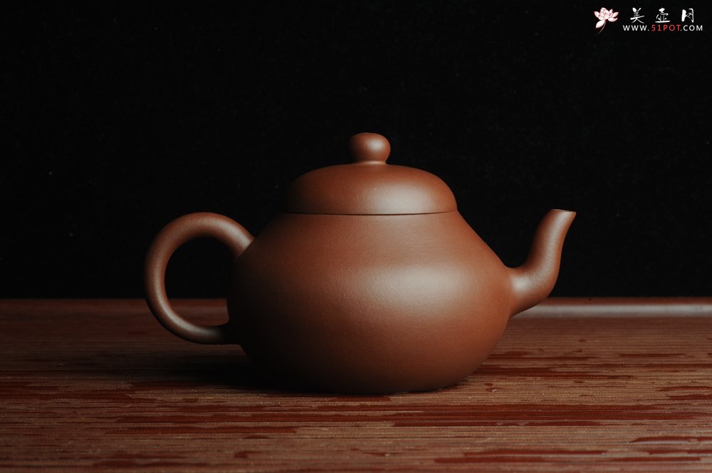 紫砂壶图片：美壶特惠 全手工精品秀雅梨形壶 茶人醉爱 - 宜兴紫砂壶网