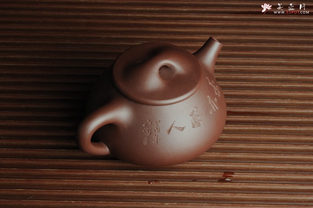 紫砂壶图片：贺岁新品 优质紫茄泥全手工高士煮茶图 茶亦醉人 文气满瓢 - 宜兴紫砂壶网
