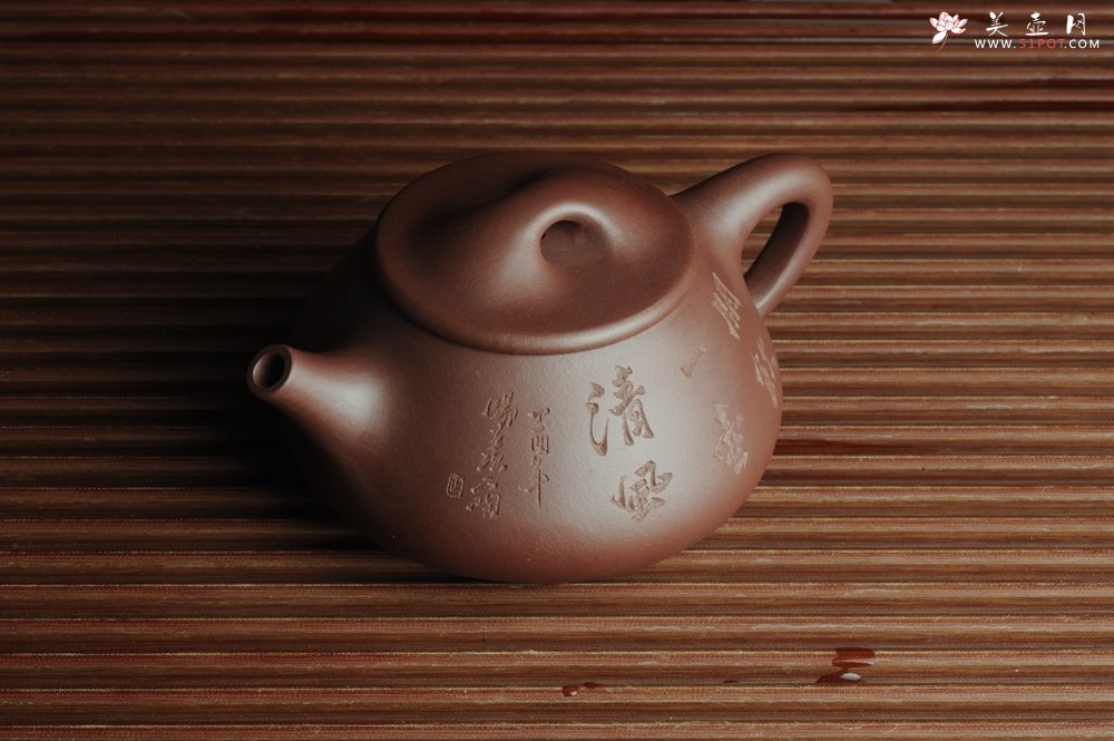 紫砂壶图片：贺岁新品 优质紫茄泥全手工高士煮茶图 闲饮一壶清风 文气满瓢 - 宜兴紫砂壶网