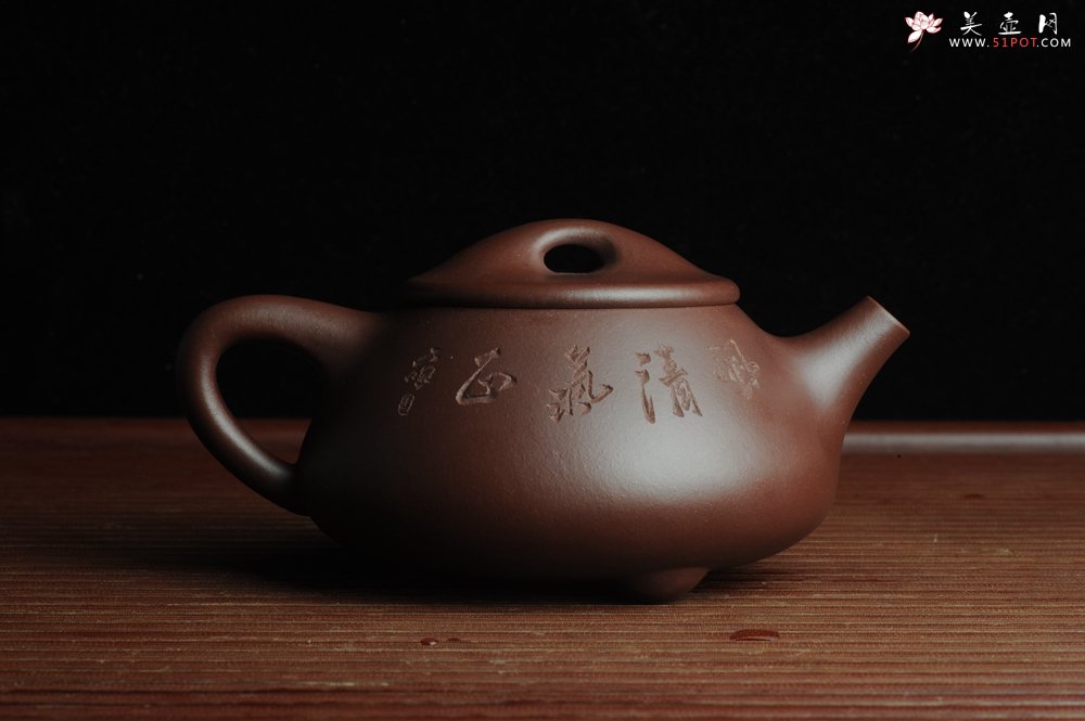 紫砂壶图片：贺岁新品 优质紫茄泥全手工高士竹图 风清气正满瓢 - 宜兴紫砂壶网