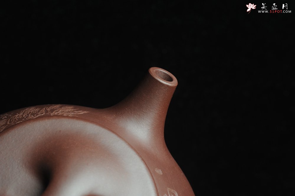 紫砂壶图片：优质紫茄泥全手工山水满瓢 雨过山色清 - 宜兴紫砂壶网