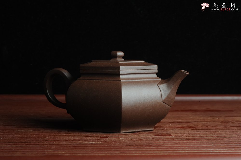 紫砂壶图片：美壶回馈壶友特惠 老紫泥精致全手工大彬六方 - 宜兴紫砂壶网