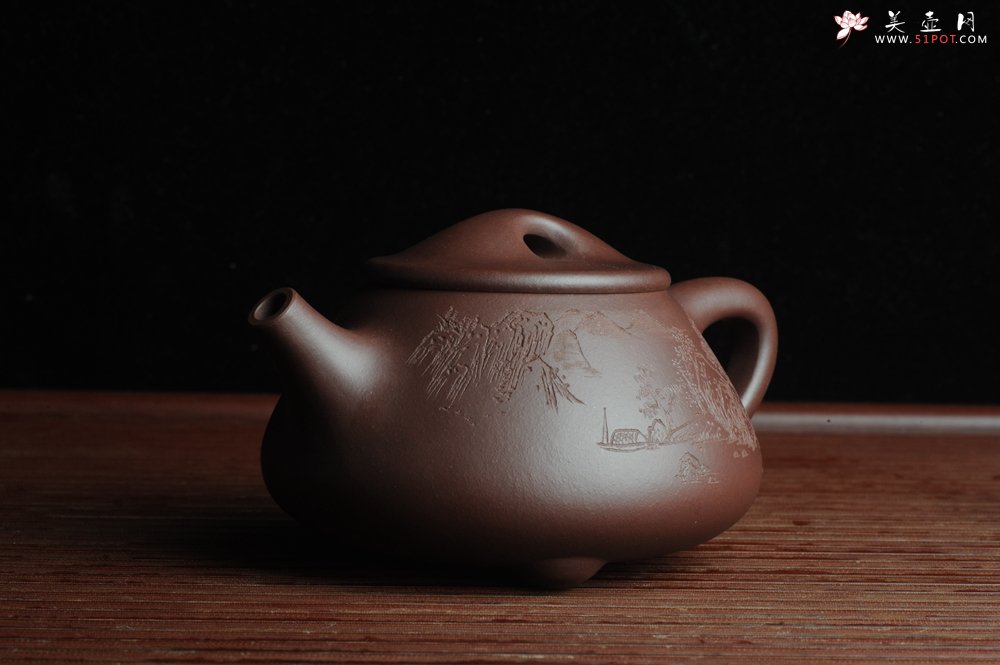紫砂壶图片：优质紫茄泥全手工山水满瓢 雨过山色清 - 宜兴紫砂壶网