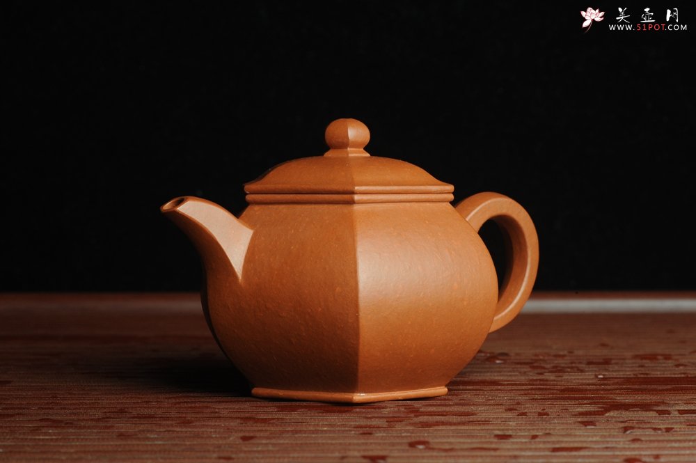 紫砂壶图片：张海莊突破之作 全手工六方宫灯 粗砂朱泥收缩大 成型难 朱砂金砂隐现 - 宜兴紫砂壶网