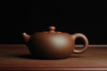 紫砂壶图片：美壶特惠 精致福气如意壶 嵌盖 做工泥料灰常好 出水暴爽 无证书 养过一段时间 开年福利  - 宜兴紫砂壶网